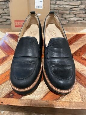 Naturalizer Black Leather Men’s Slip-On Loafers with Contrast Welt